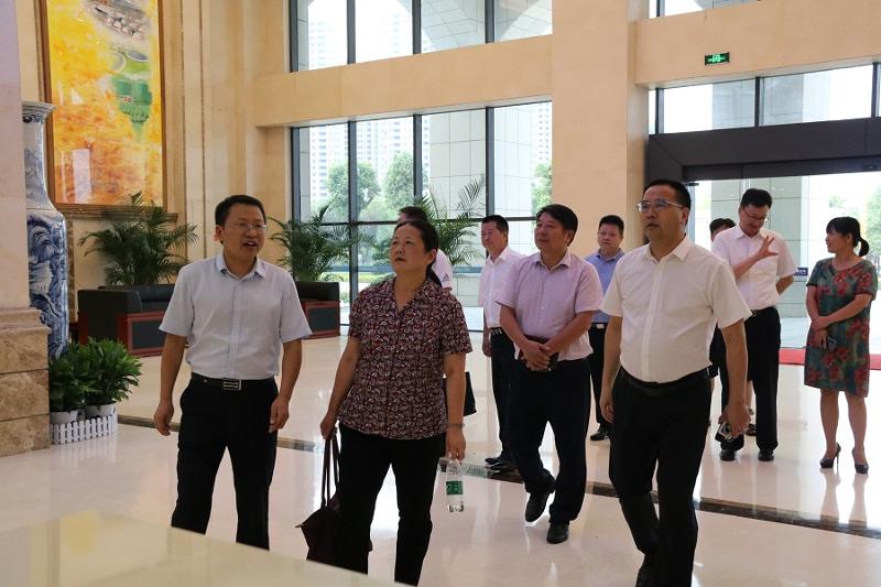湖南省人大社會(huì)委、省總工會(huì)來(lái)公司調(diào)研