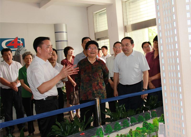 2012年9月，中國關(guān)心下一代工作委員會主任顧秀蓮來公司調(diào)研