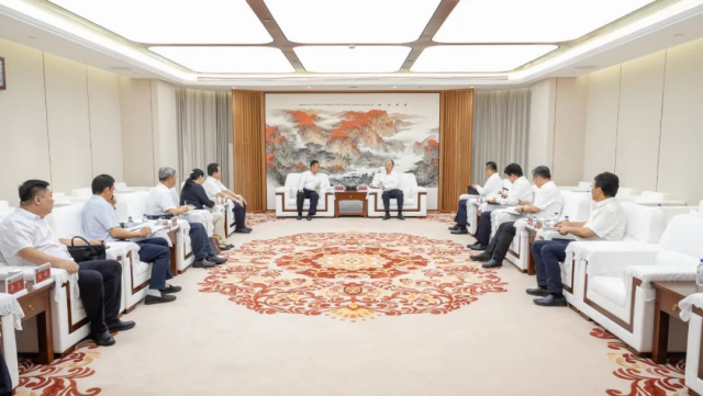 莫鼎革會(huì)見(jiàn)克拉瑪依市委副書(shū)記、市長(zhǎng)陳凱