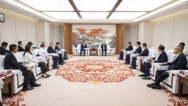 莫鼎革與廣州市委副書(shū)記、市長(zhǎng)孫志洋舉行會(huì)談