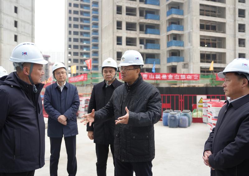 2024年12月26日，湖南省委常委、岳陽(yáng)市委書(shū)記謝衛(wèi)江到四化建南區(qū)改造項(xiàng)目九禧府樓盤(pán)調(diào)研