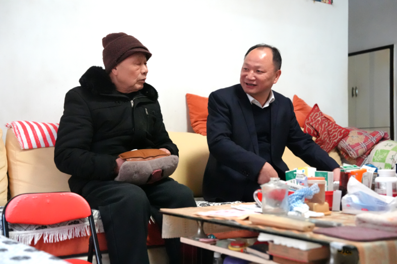 公司黨委走訪慰問(wèn)困難黨員和困難職工、看望慰問(wèn)老領(lǐng)導(dǎo)和老同志