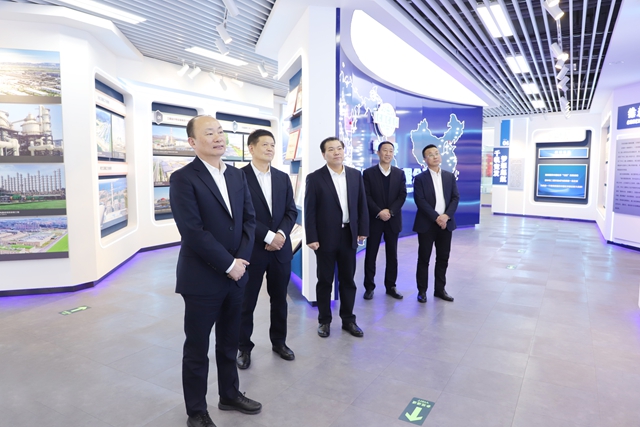 莫鼎革到二化建、賽鼎公司調(diào)研指導工作